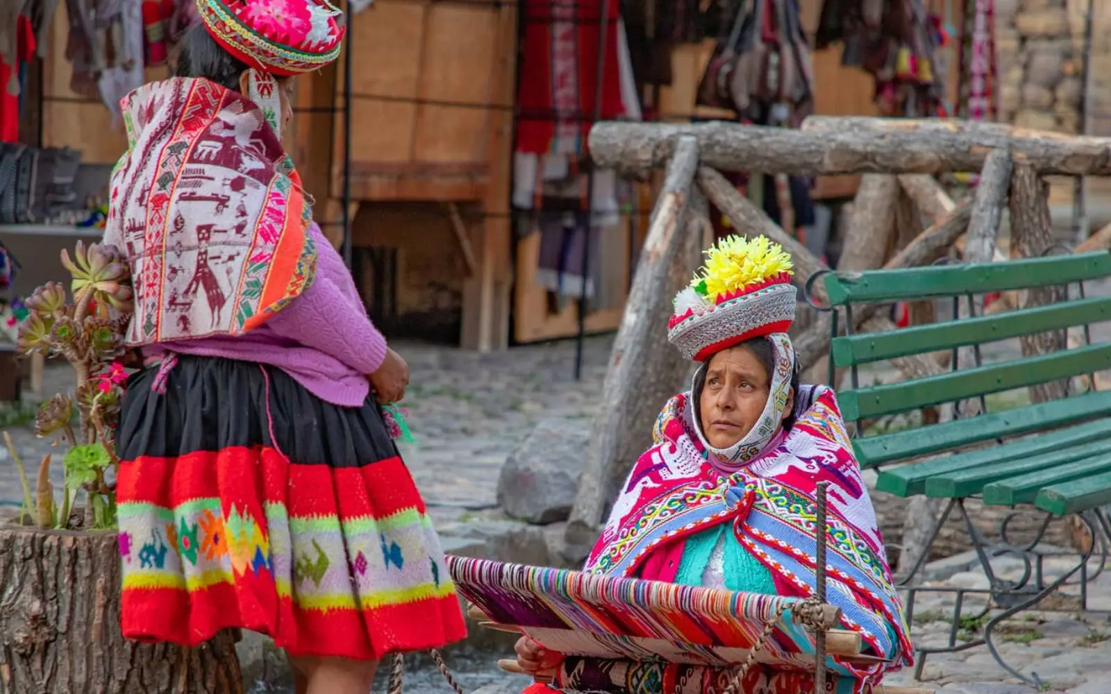 Artesanía textil y vestimenta tradicional en Ollantaytambo